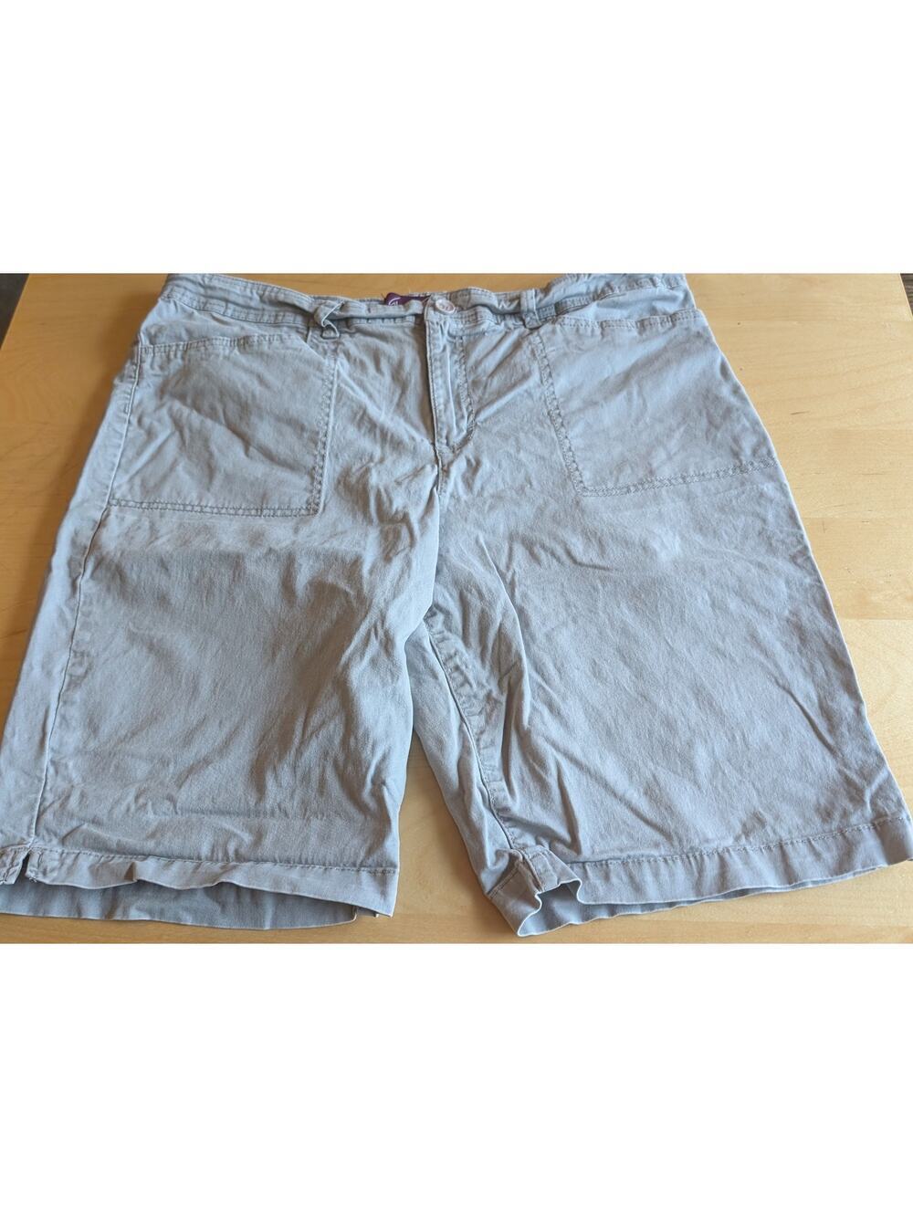 🏖️Women's 16 Gloria Vanderbilt Shorts